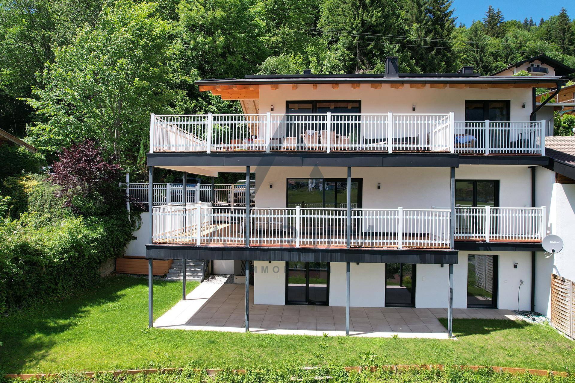 Touristisch Nutzbar: Hochwertiges Zweifamilienhaus in sonniger Aussichtslage - Ansicht 2