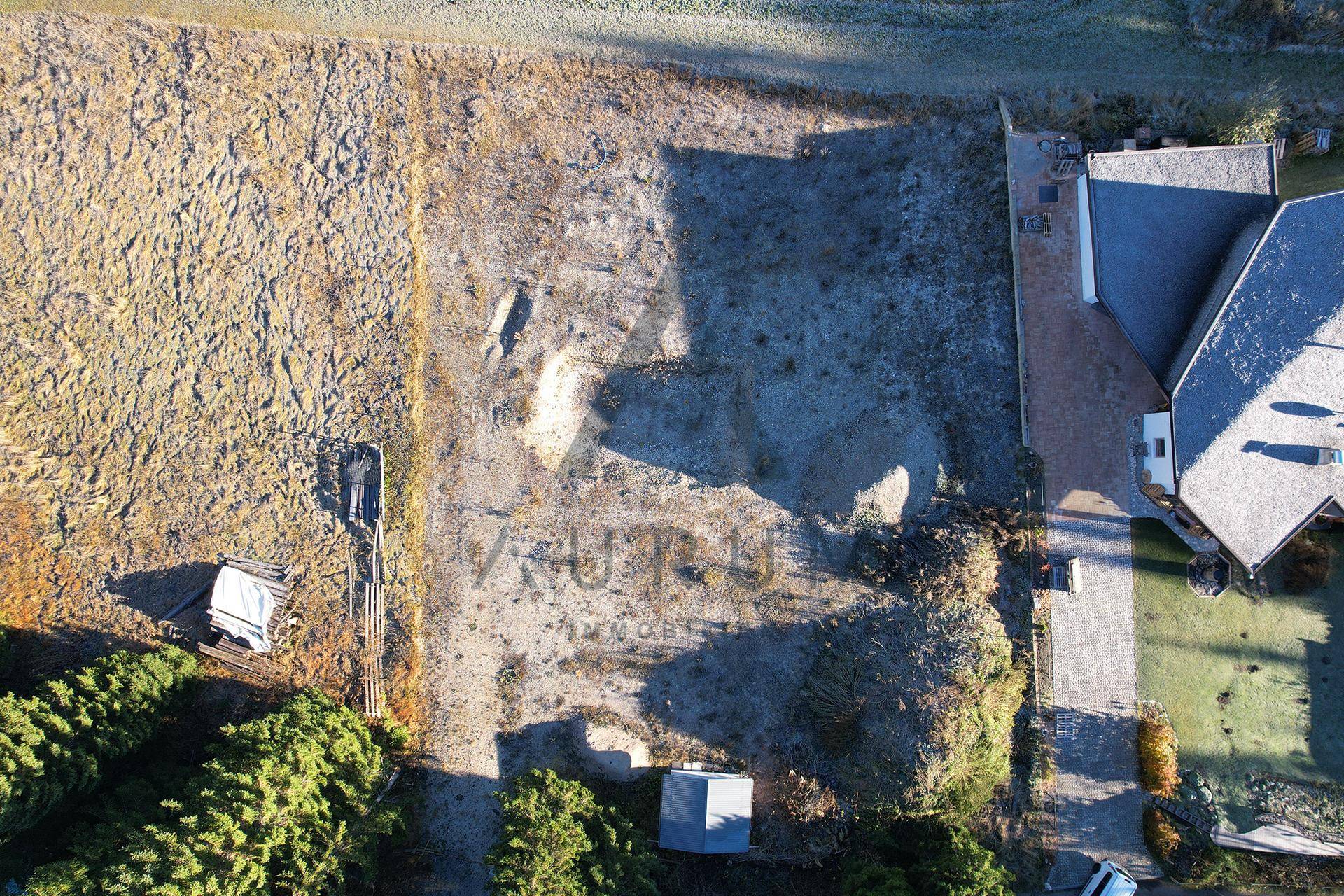 Großzügiges, sonniges Grundstück mit vielfältigen Nutzungsmöglichkeiten - Ansicht 2
