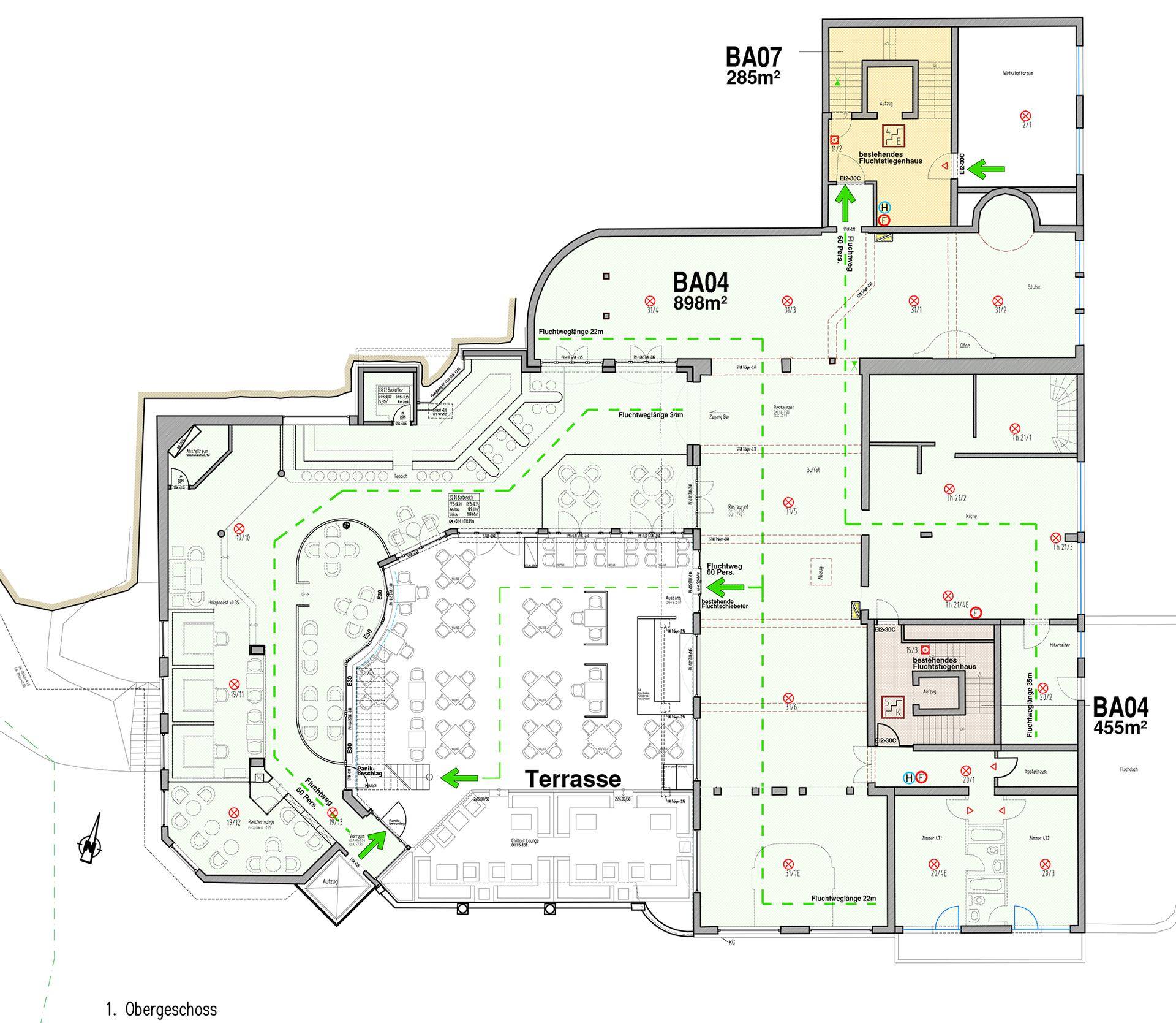 Grundriss des ersten Obergeschosses mit einer großen Terrasse, Essbereichen und weiteren Räumlichkeiten.
