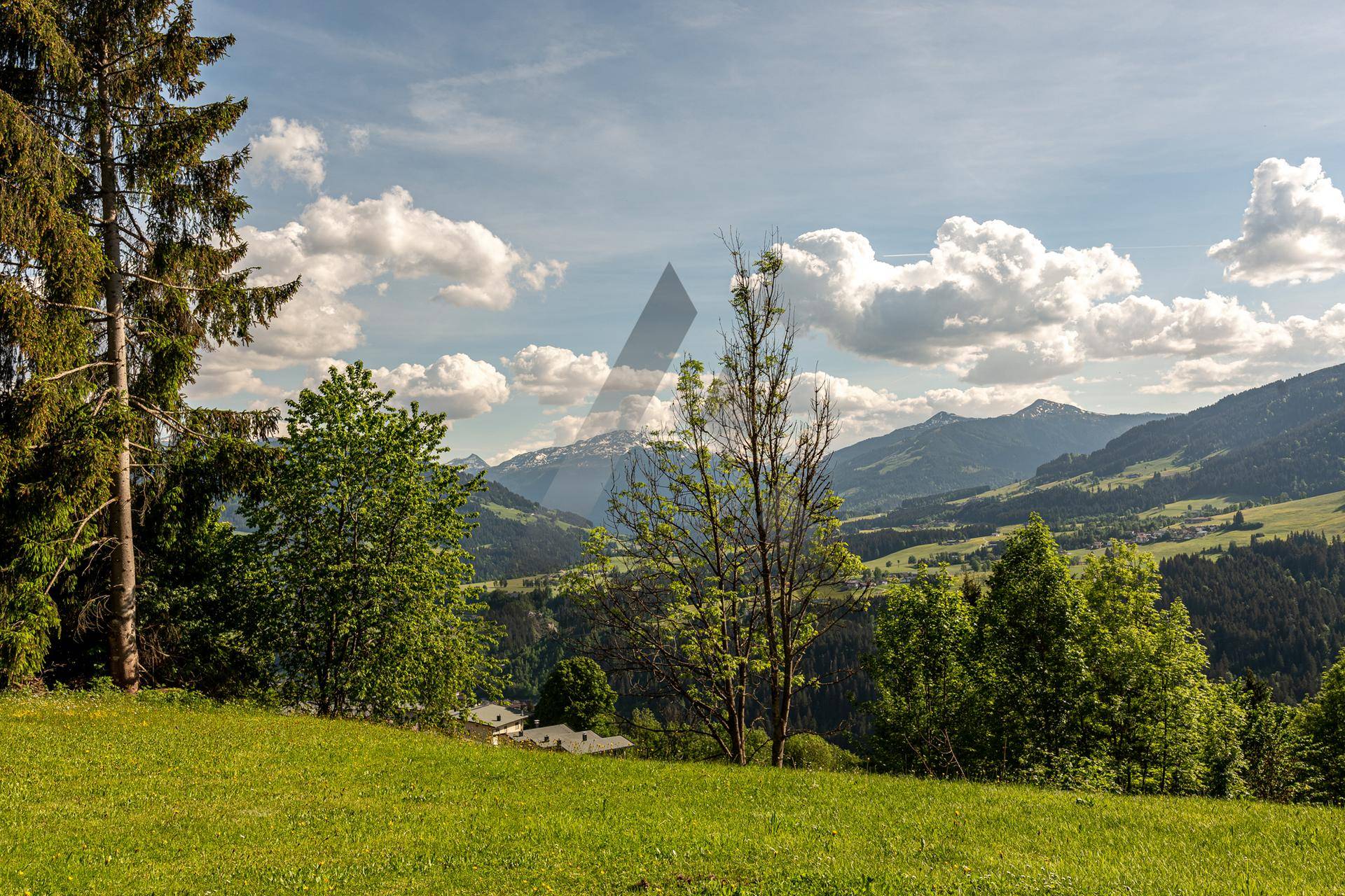 Grundstück mit Baugenehmigung in einzigartiger Sonnen- &amp; Panoramalage - Ansicht 2