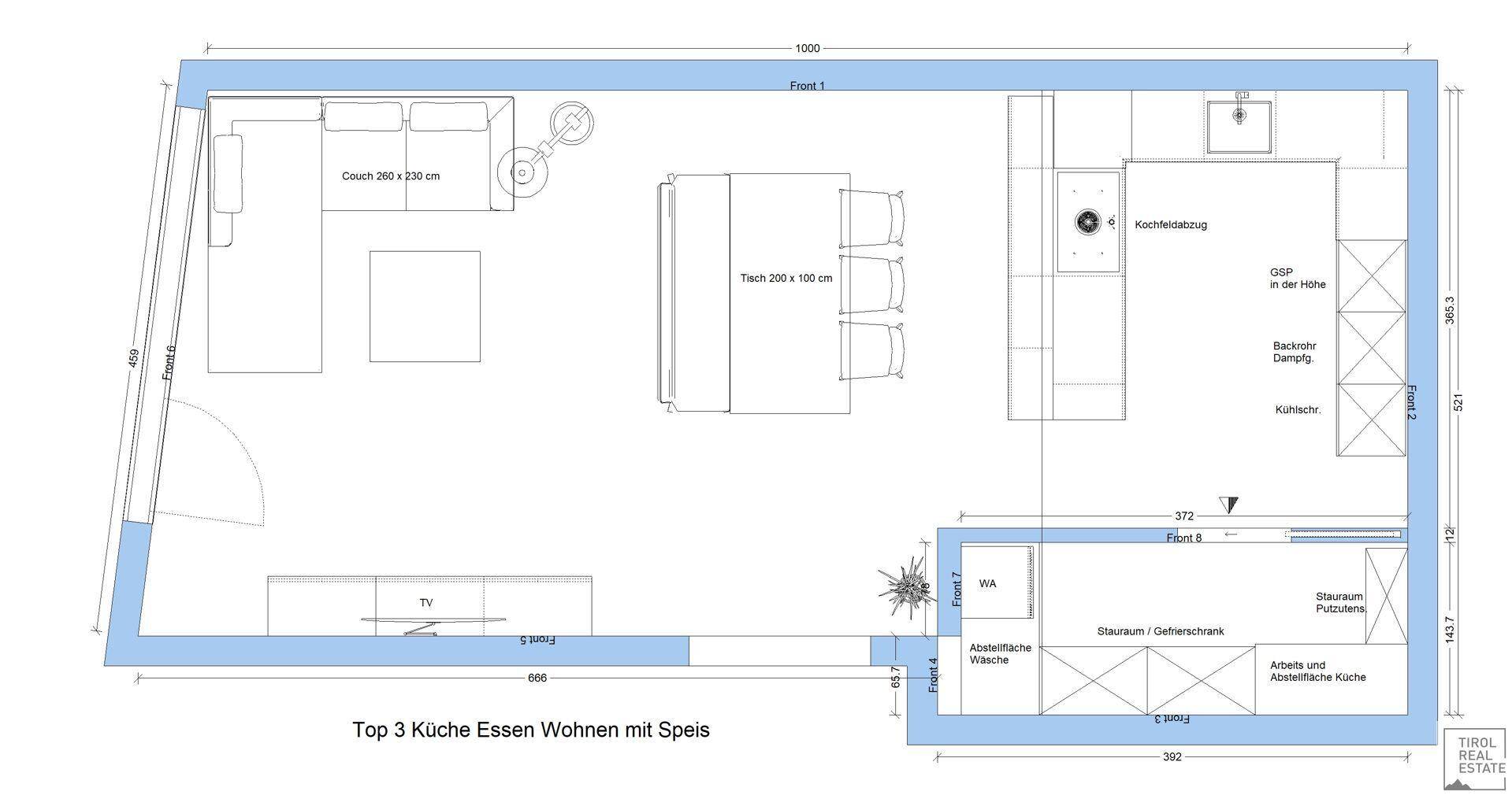 Offener Grundriss für Küche, Essbereich und Wohnzimmer mit integrierter Speisekammer.