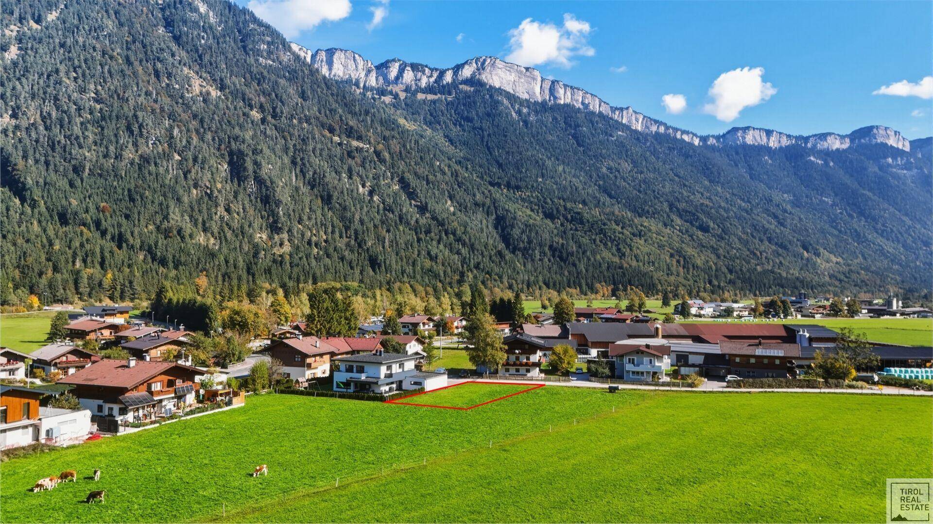 Sonniges Baugrundstück in Waidring mit traumhaftem Bergpanorama und idealem Solarpotenzial - Ansicht 2