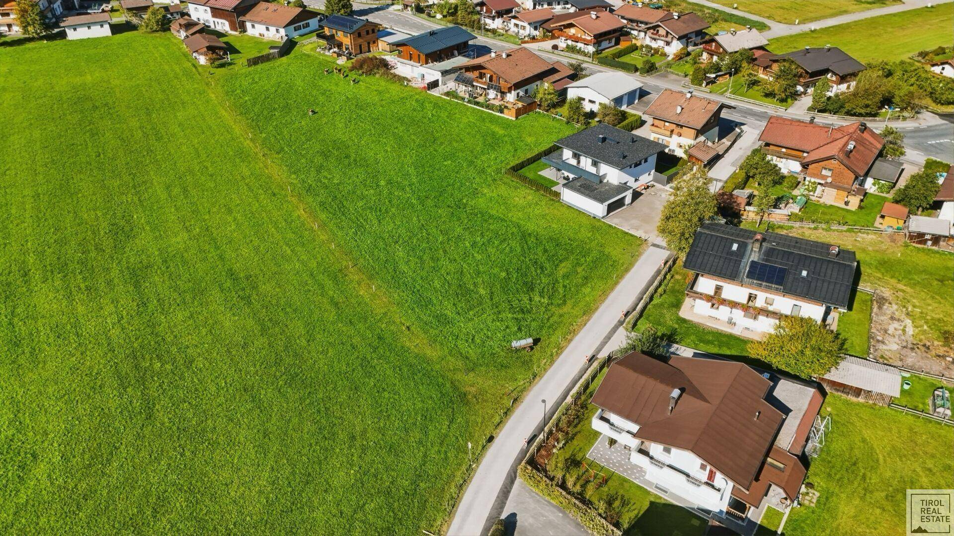 Sonniges Baugrundstück in Waidring mit traumhaftem Bergpanorama und idealem Solarpotenzial - Ansicht 4