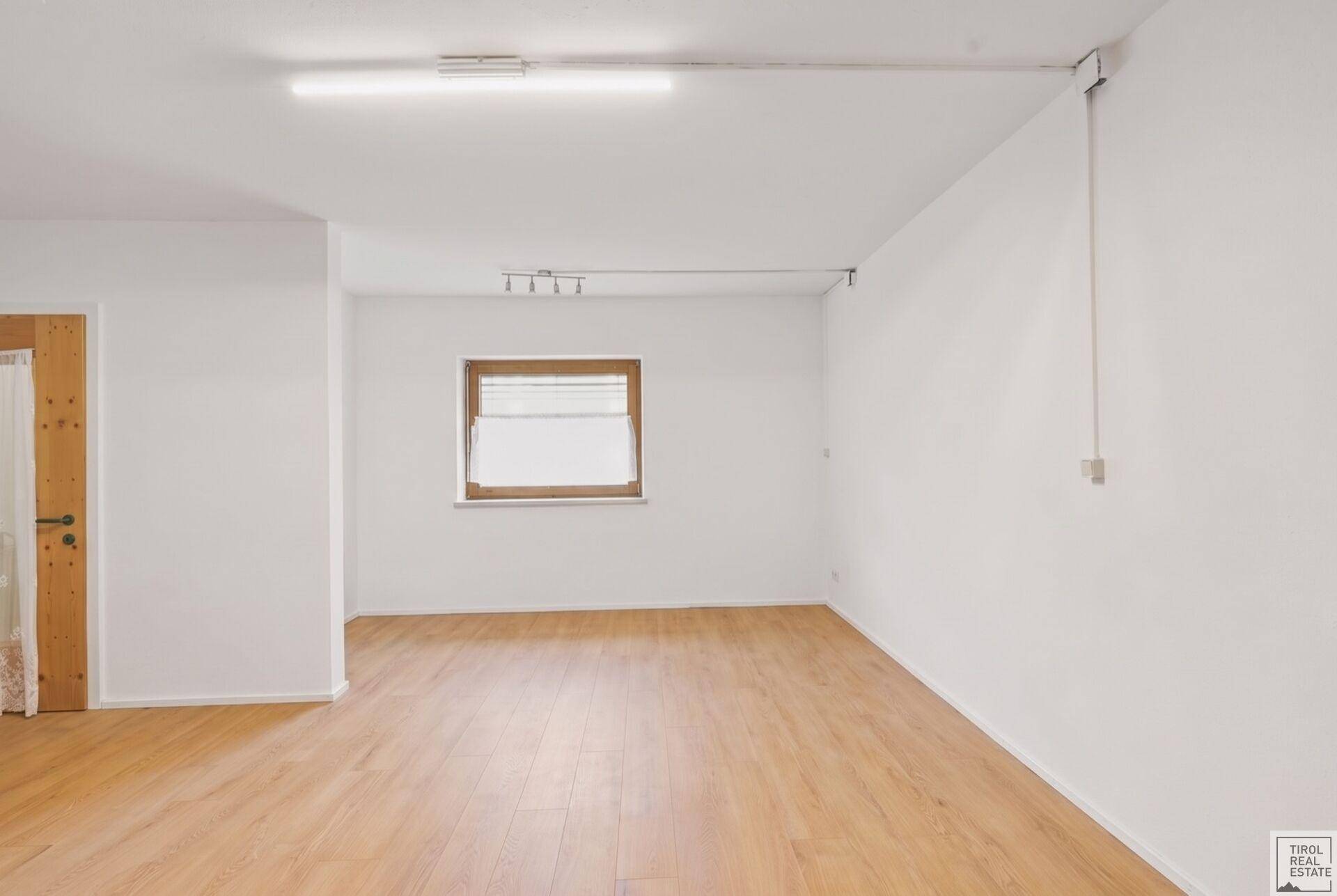 UG Zimmer2_aufgeraeumt