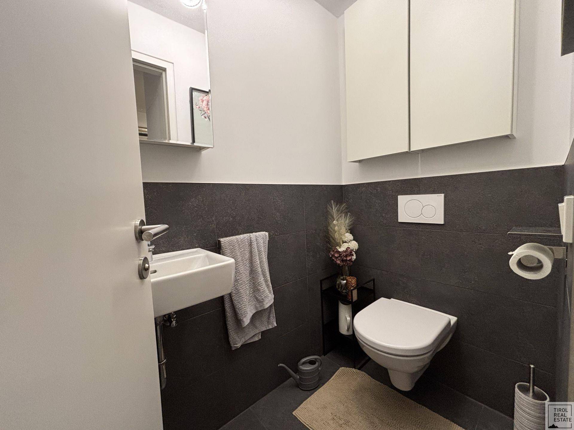 separates WC