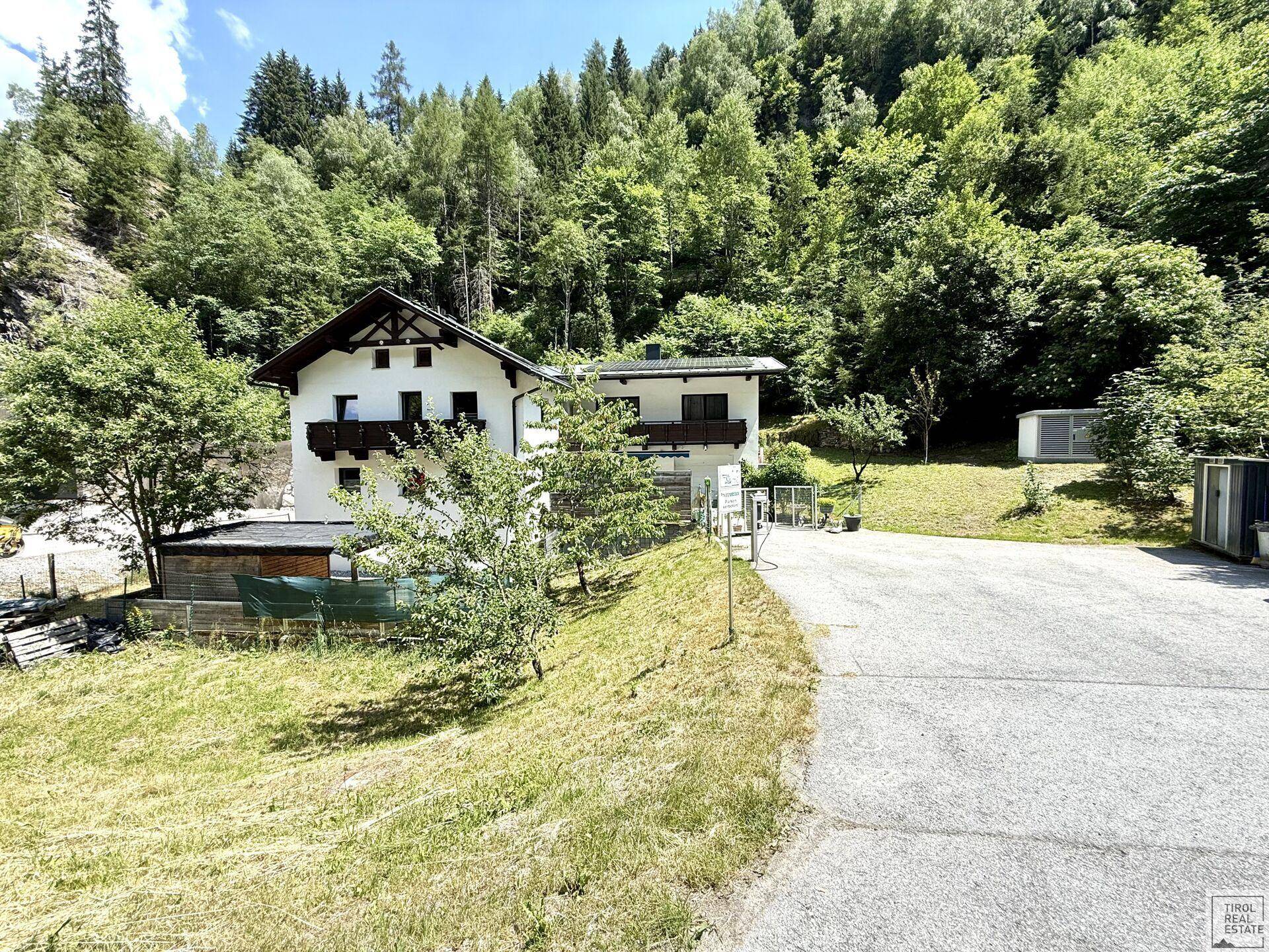 Am Eingang des Paznauntals - Saniertes Haus mit Ferienwohnung &amp; Potenzial - Ansicht 2
