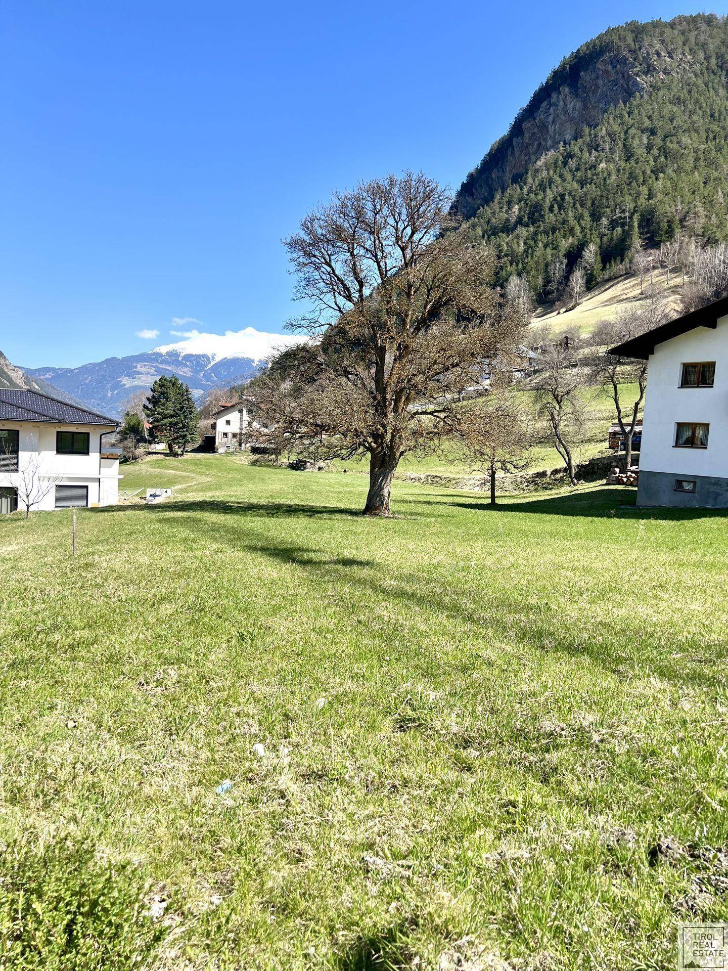 RESERVIERT!!! Baugrundstück mit 548 m² und Süd-Ausrichtung, voll erschlossen, Zufahrt gesichert! - Ansicht 2