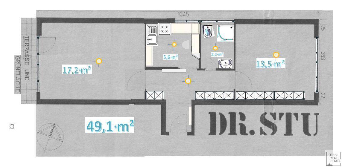 Grundriss einer Wohnung mit Terrasse und mehreren Zimmern, inklusive Flächenangaben.