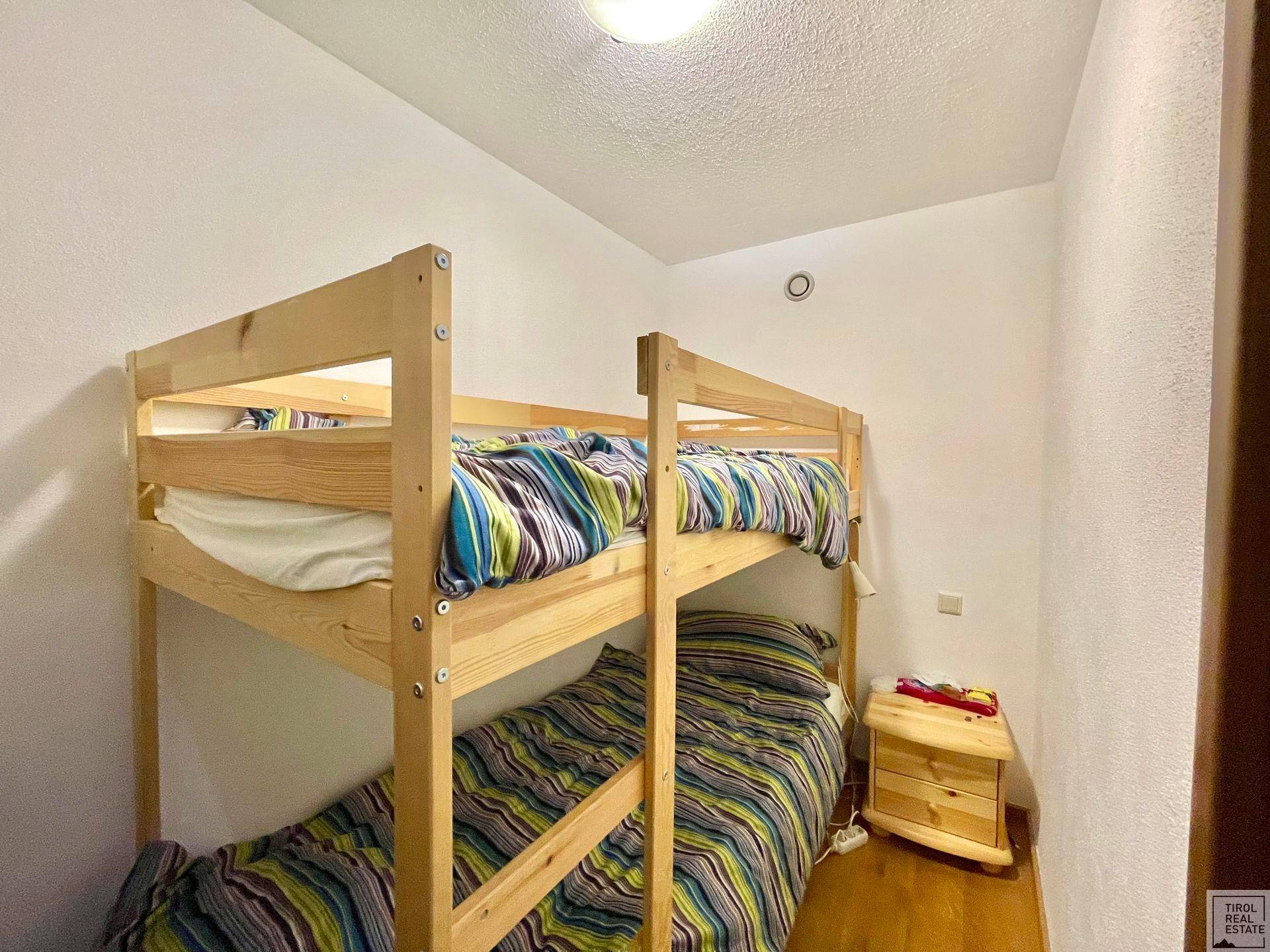 kleines Zimmer mit Stockbett