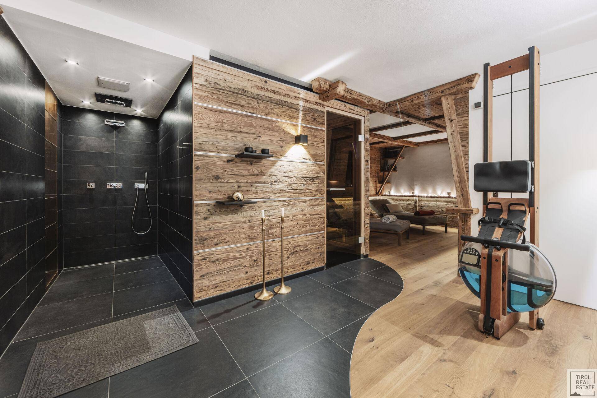 Sistrans_Sauna und Wellnessbereich im Keller