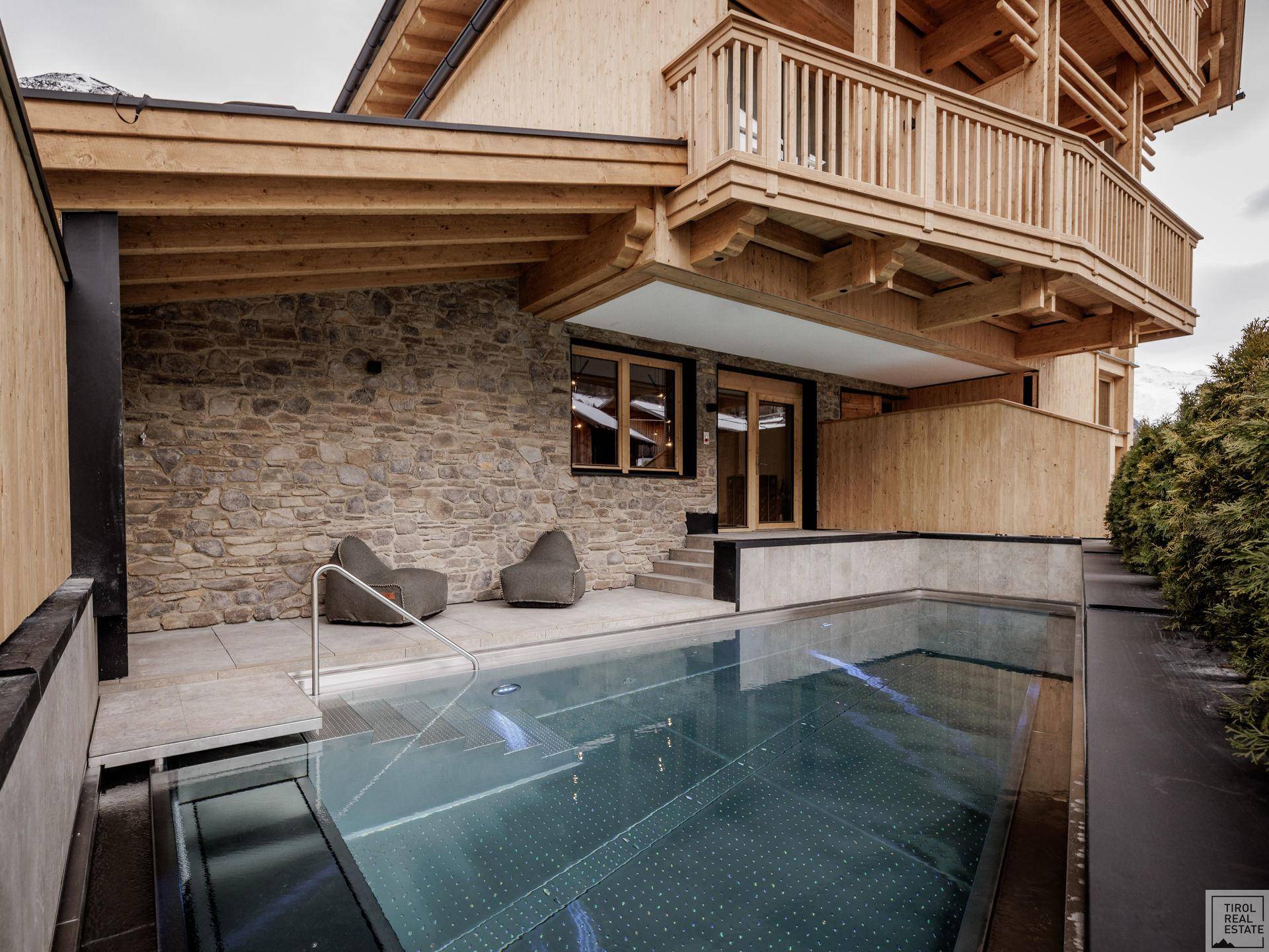 Pool_LeniMountainLodge_Soelden