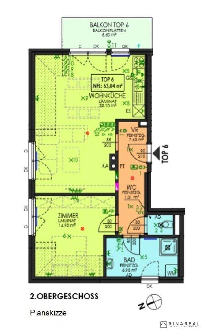 Grundriss der Wohnung im Obergeschoss mit Wohnküche, Schlafzimmer und Balkon.