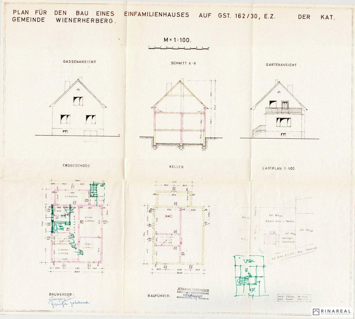 Gefalteter Bauplan eines Einfamilienhauses mit Grundrissen und Ansichten.