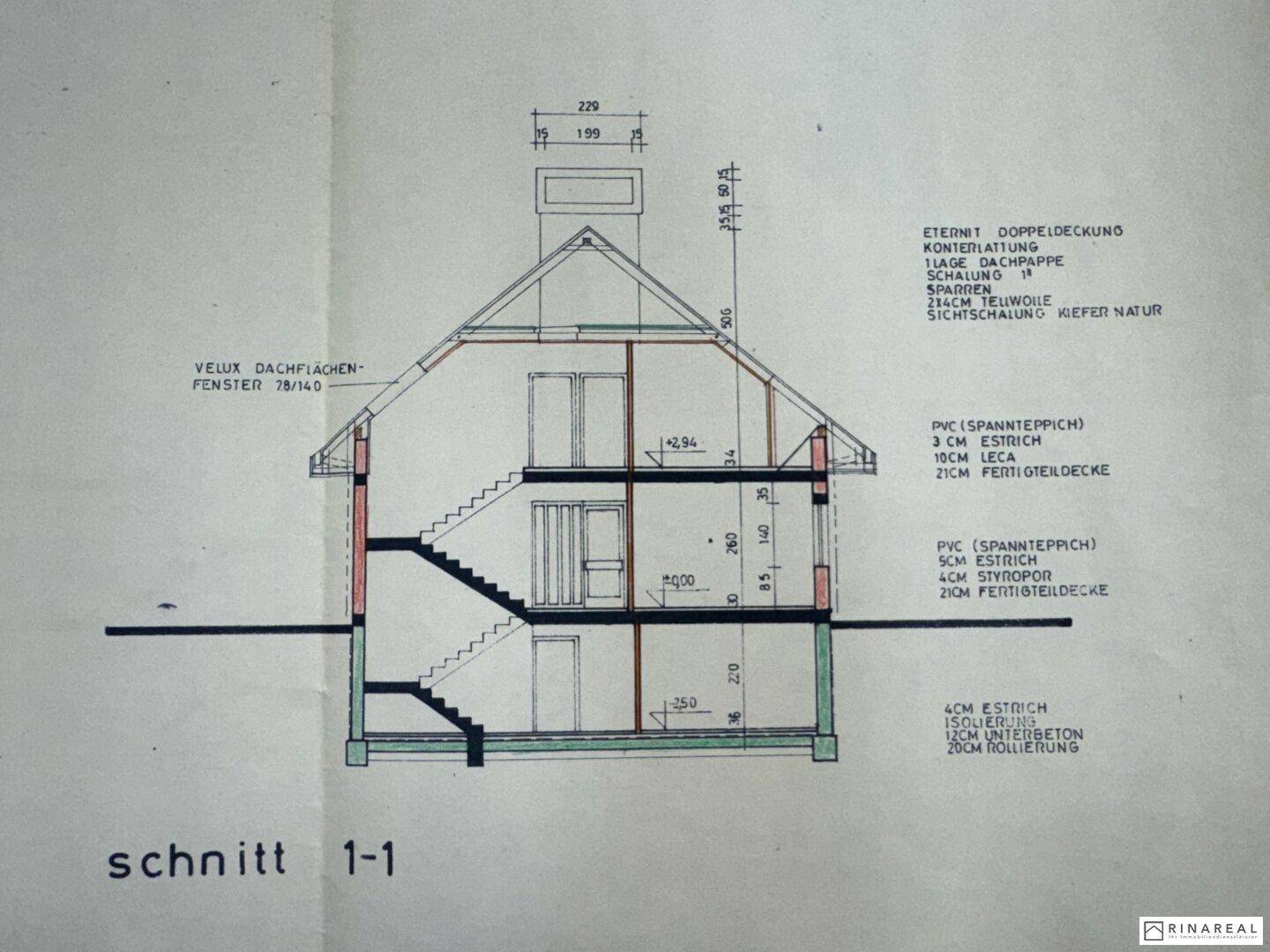 Schnittansicht des Hauses zeigt die Geschosseinteilung und Dachkonstruktion.