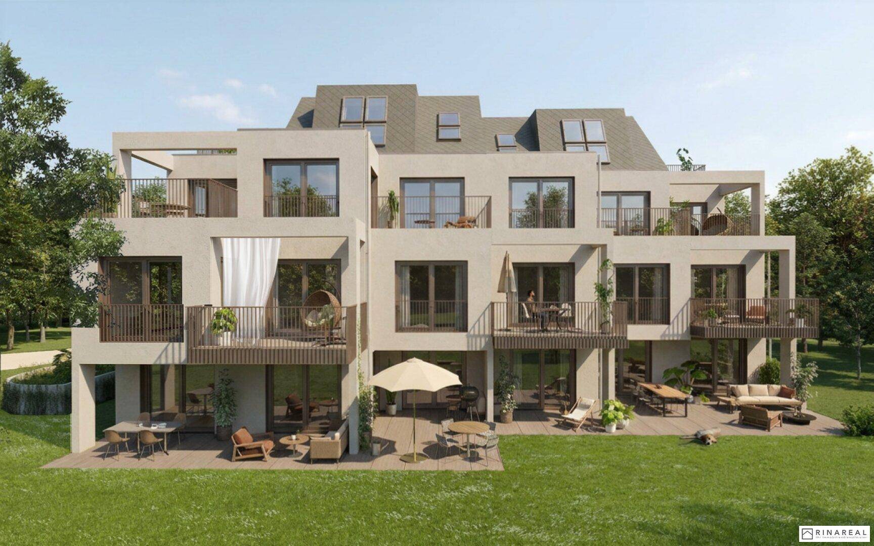 Gesamtansicht der modernen Wohnanlage mit großzügigen Terrassen, Balkonen und einem weitläufigen Garten.