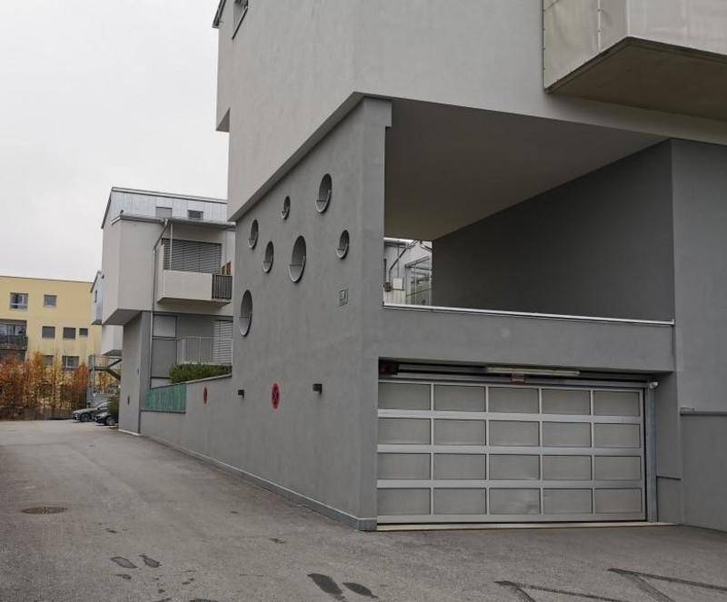 Tiefgarageneinfahrt