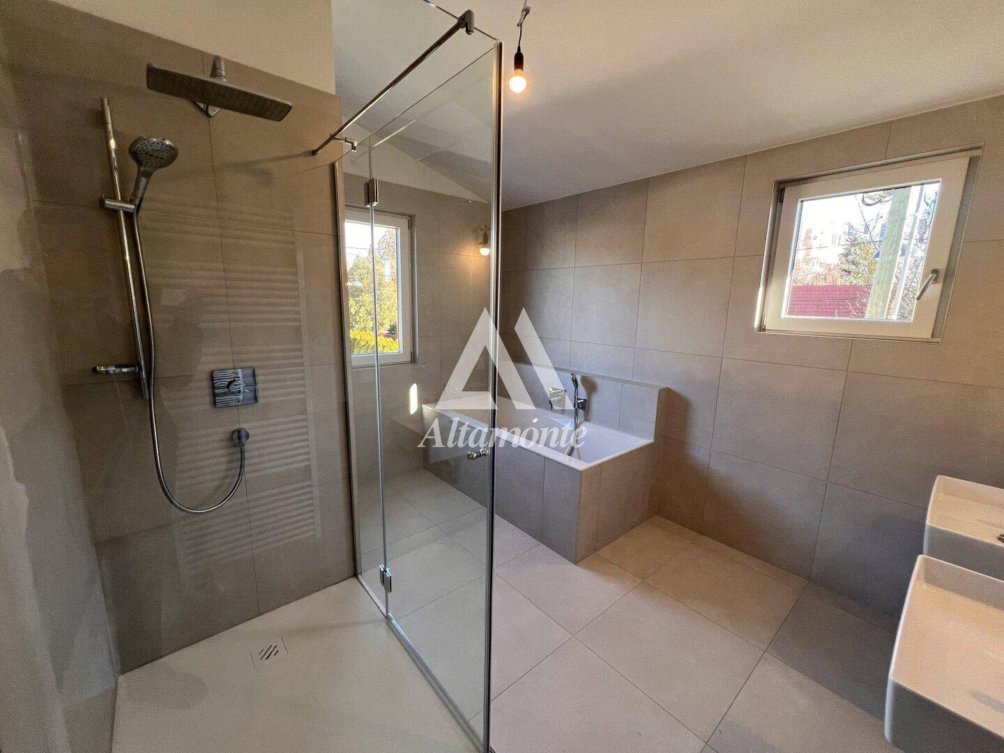 Neues Wohngefühl im 21 - Modern, komfortabel, zukunftsorientiert ! – další