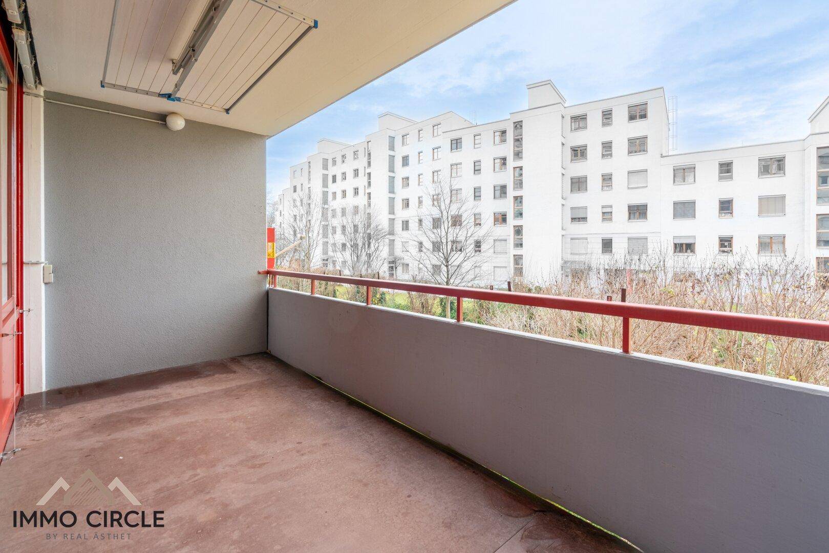 Traumhafte 4-Zimmer-Wohnung mit sonniger Loggia und hauseigenem Wellnessbereich – pohled 2