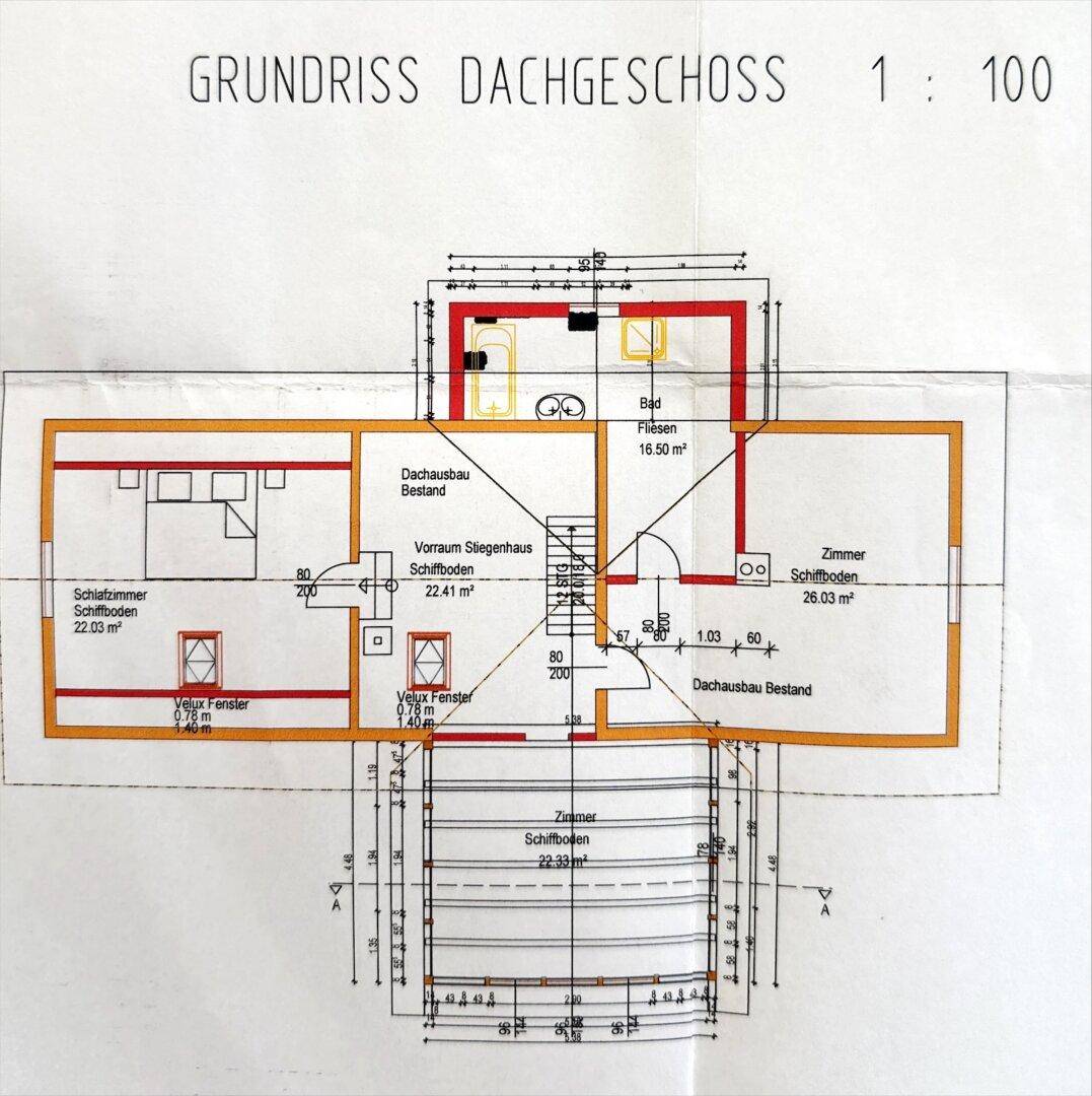 Grundriss des Dachgeschosses mit Schlafzimmern, Bad und Dachausbauten.