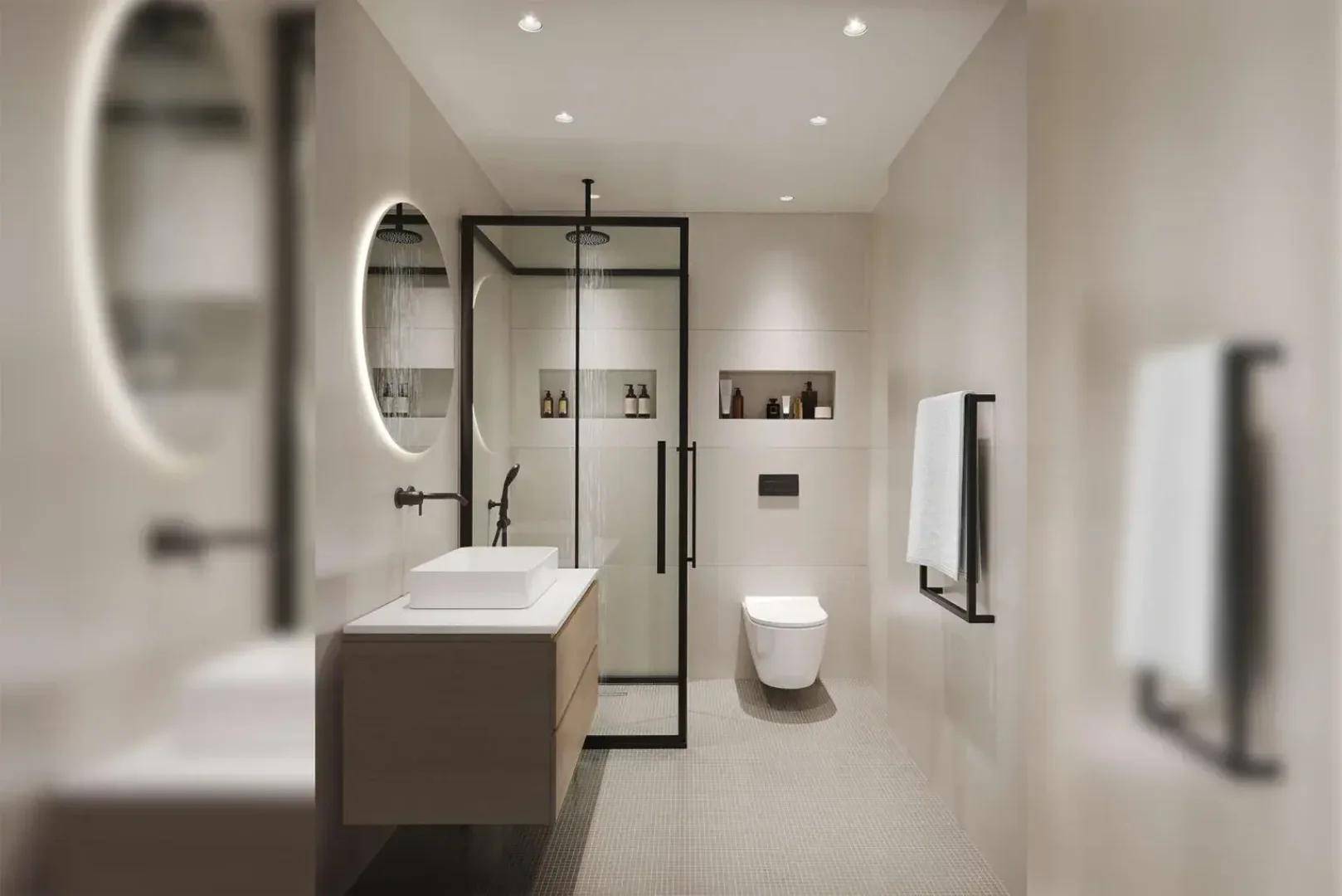 Elegantes Badezimmer mit minimalistischem Design, Duschkabine und Wand-WC.