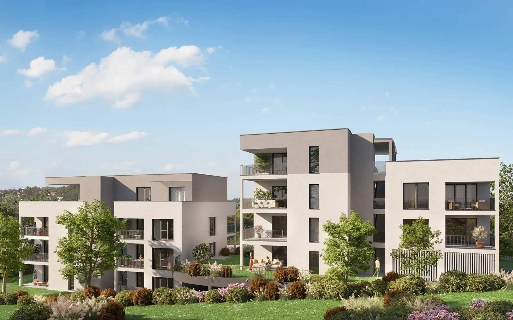 Moderne Wohngebäude mit klarer Architektur, Balkonen und weitläufigen Grünflächen.