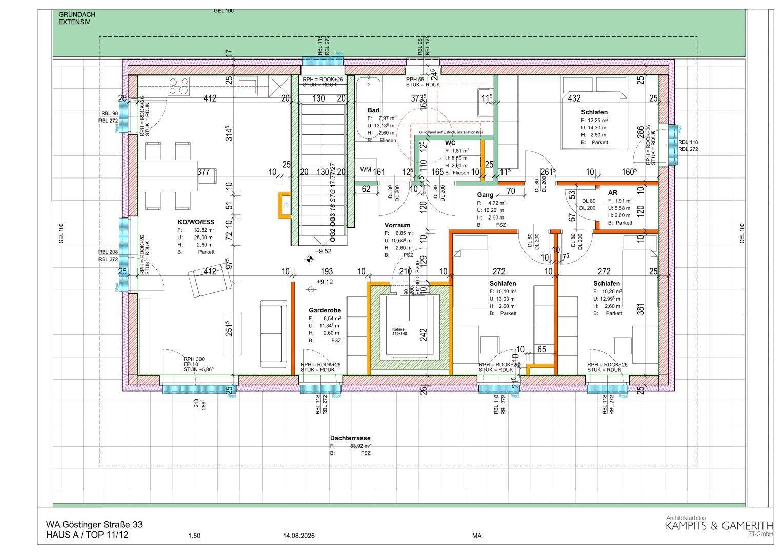 Detaillierter Grundriss einer Wohnung mit offenem Wohn-Essbereich, drei Schlafzimmern, Bad, separatem WC und großer Dachterrasse.