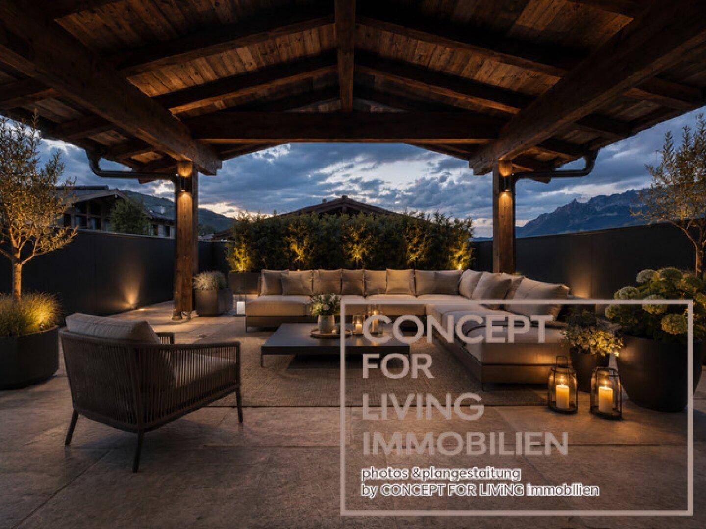 Stimmungsvolle Terrasse am Abend mit beleuchteten Pflanzen und gemütlicher Lounge-Sitzgruppe.