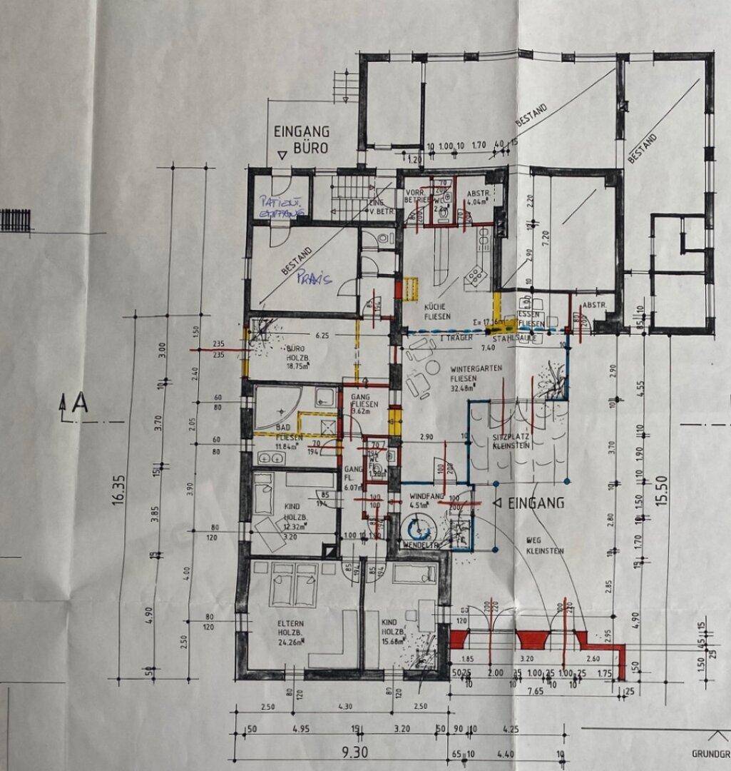 Detaillierter Grundriss mit verschiedenen Räumen, Wintergarten und handschriftlichen Anmerkungen.