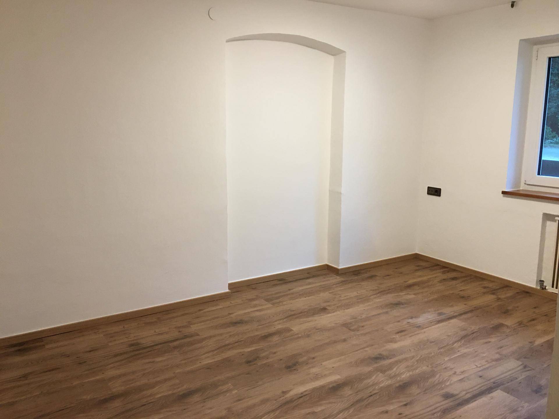 6330 Bezirk Kufstein in 6336 Langkampfen ohne Provision teilmöblierte 2-Zimmer-Wohnung mit Kachelofen, ab sofort – pohled 2