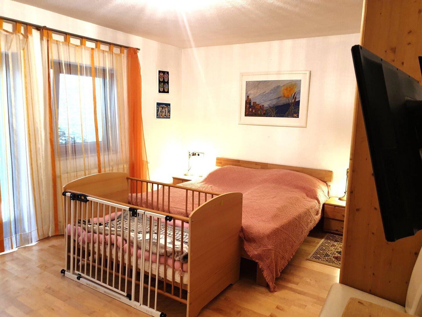 Schlafzimmer 2 mit Zugang zur Terrasse