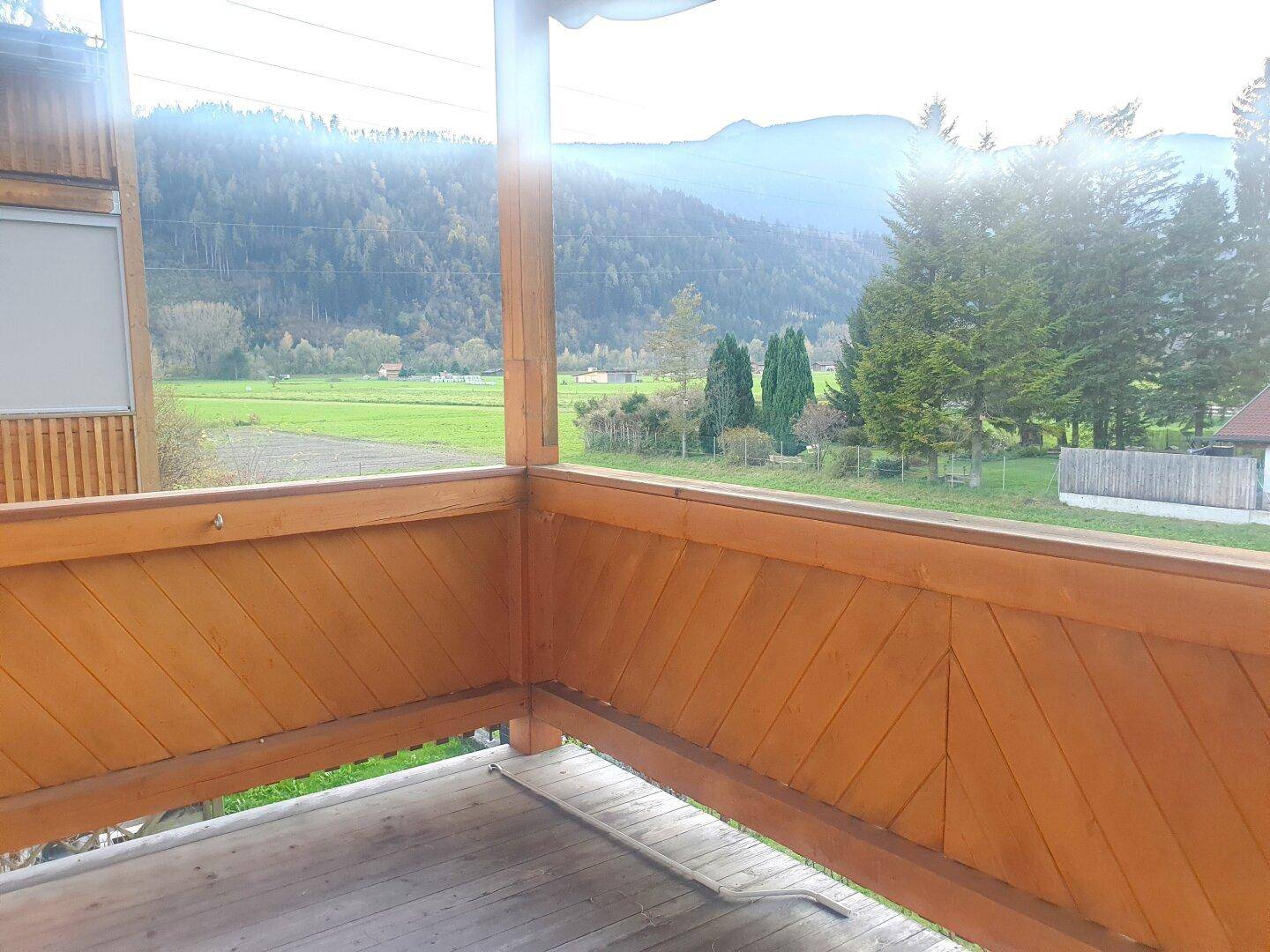 Westterrasse mit Ausblick in die Natur