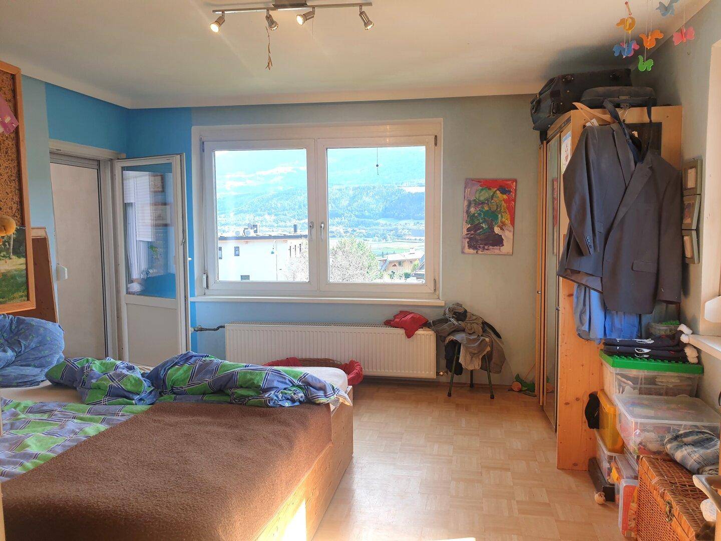 Elternschlafzimmer (1.Etage) mit Zugang zum Südbalkon