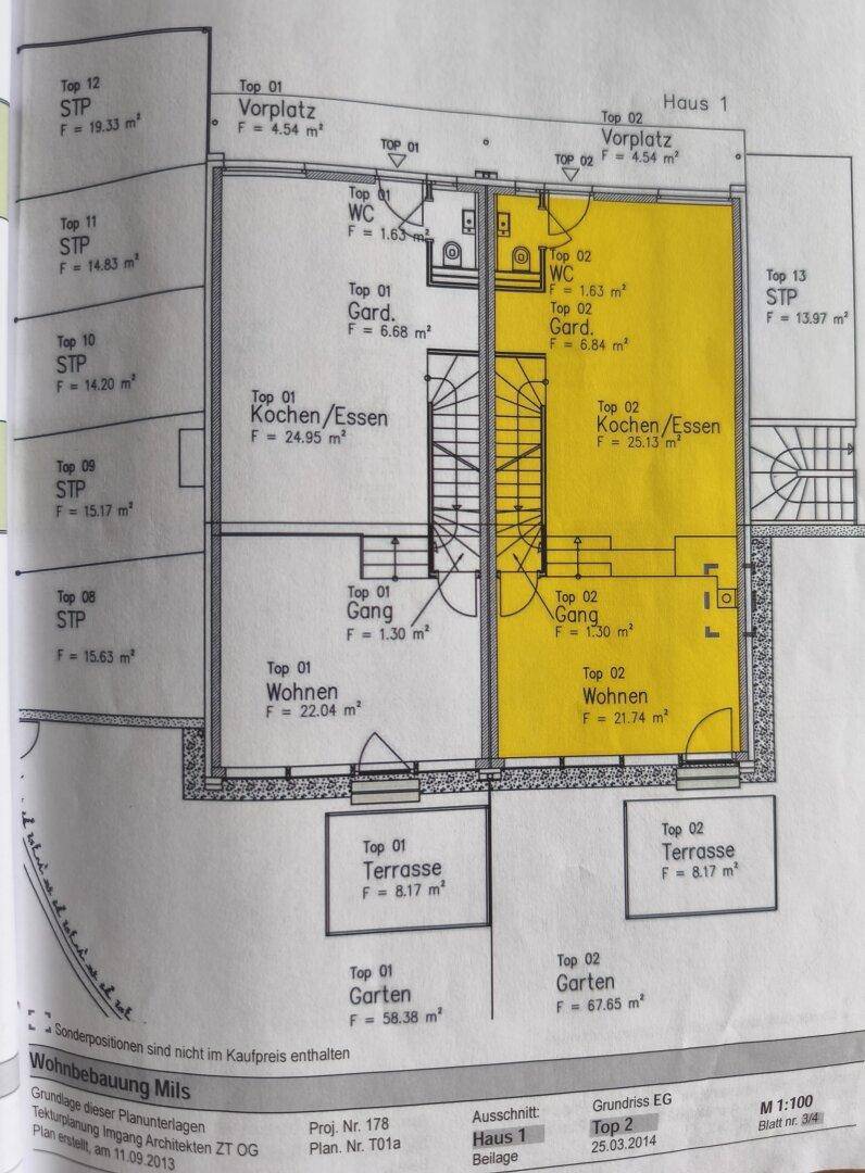 Grundriss des Erdgeschosses mit offenem Wohn-Essbereich, Küche und Zugang zu Terrasse und Garten.