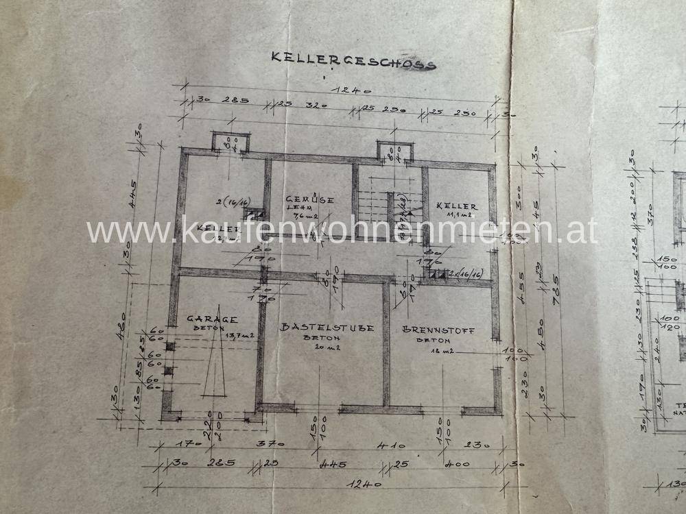 Grundriss des Kellergeschosses mit Garage, Bastelstube und Lagerräumen.