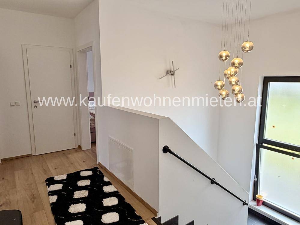 NEU!! Familien-Traum mit 5 Schlafzimmern, großem Garten &amp; Sonnenterrasse. - Mehr