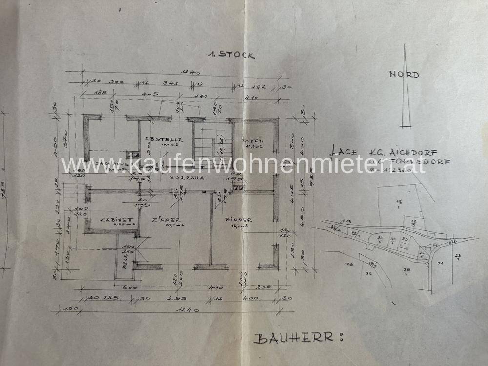 Grundriss des ersten Stocks mit Zimmern, Abstellraum und Vorraum.
