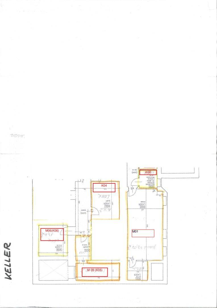 Grundriss des Kellergeschosses mit verschiedenen Räumen und Lagerbereichen.