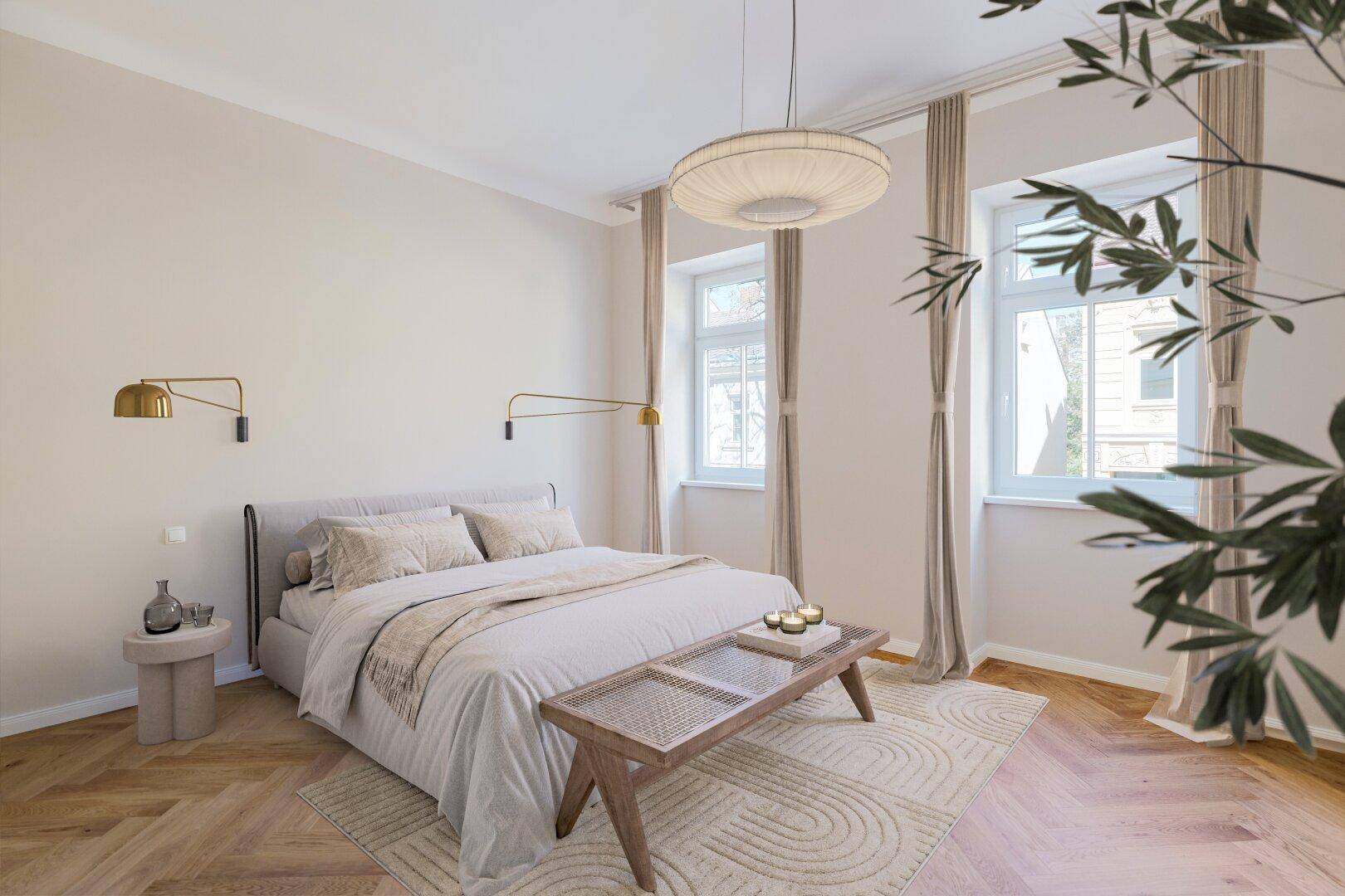 Gemütliches Schlafzimmer mit hellem Bett, Fischgrätparkett und großen Fenstern für viel Tageslicht.