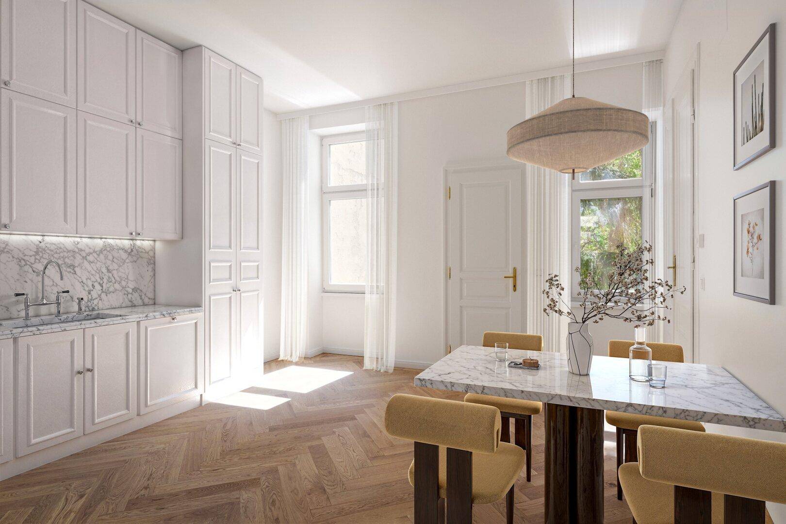 Elegante Küche mit weißen Schränken, Marmorarbeitsplatten und Essbereich mit gelben Stühlen.
