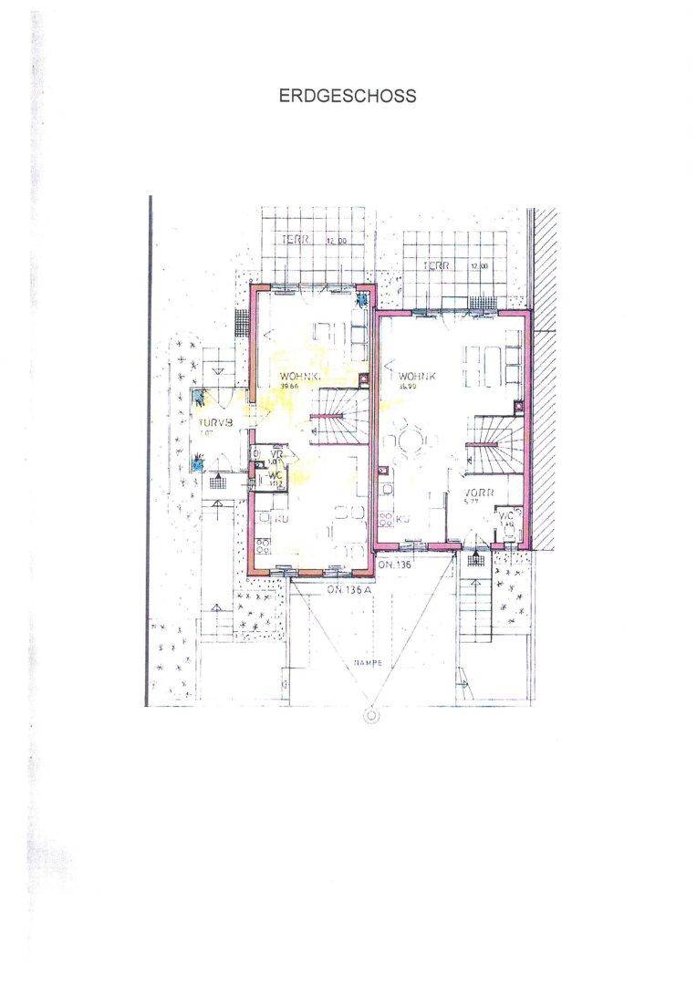 Grundriss des Erdgeschosses mit zwei Wohneinheiten, offenen Wohnbereichen und Terrassenzugang.