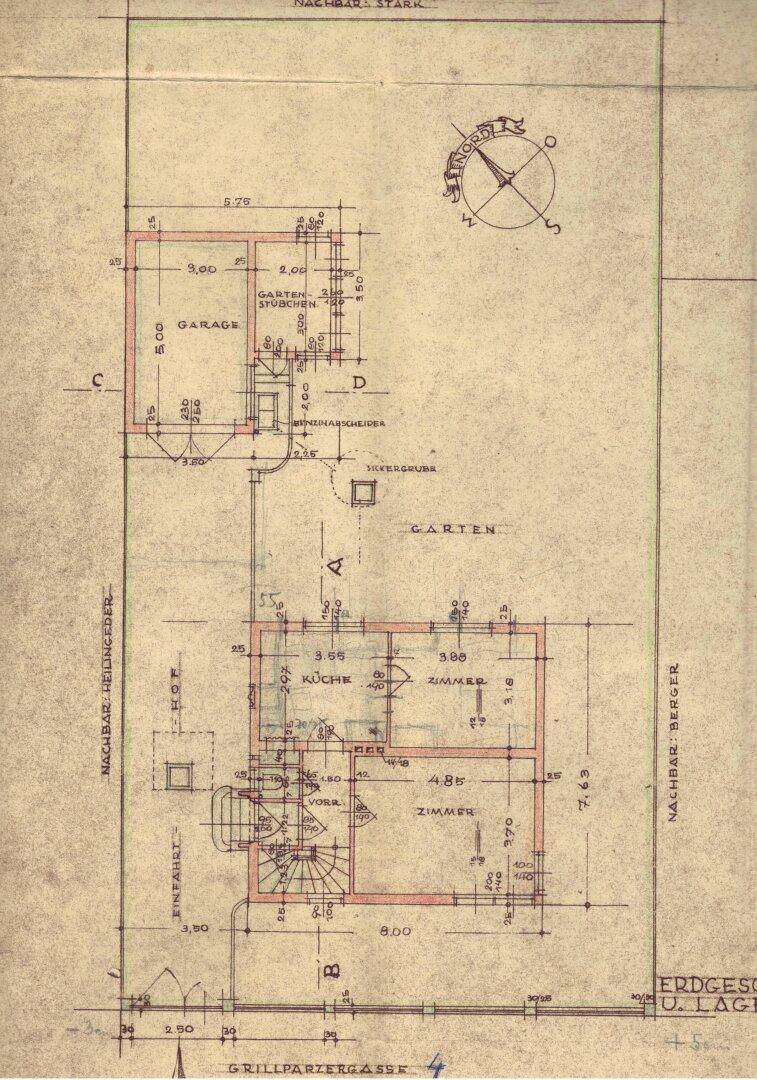 Historischer Grundriss des Erdgeschosses mit Garage, Garten und Zimmeraufteilung.