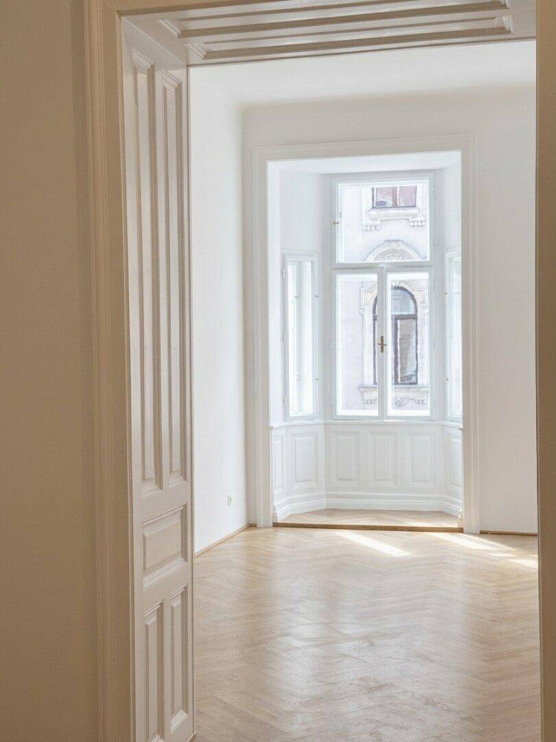 ERSTBEZUG! Generalsanierter Altbau-Charme im Herzen von Mariahilf! 3-Zimmer-Wohnung mit Erker! – další