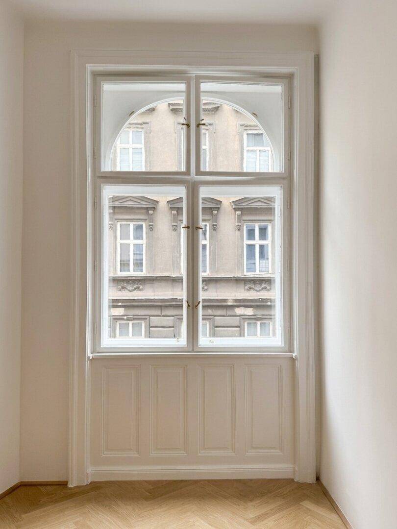 ERSTBEZUG! Generalsanierter Altbau-Charme im Herzen von Mariahilf! 3-Zimmer-Wohnung mit Erker! – pohled 4