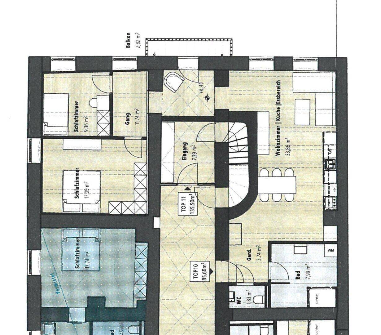 Grundriss einer großen Wohnung mit drei Schlafzimmern, zwei Bädern und Balkon.
