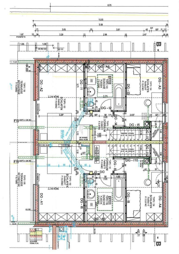 Grundrissplan des Dachgeschosses mit zwei Wohneinheiten, jeweils mit Schlafzimmern, Bädern und Terrasse.