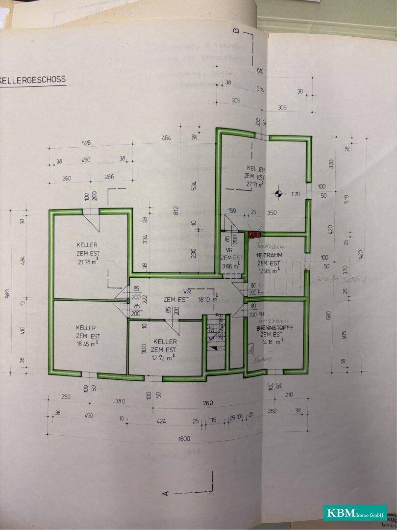 Grundriss des Kellergeschosses mit mehreren Kellerräumen und einem Vorraum.