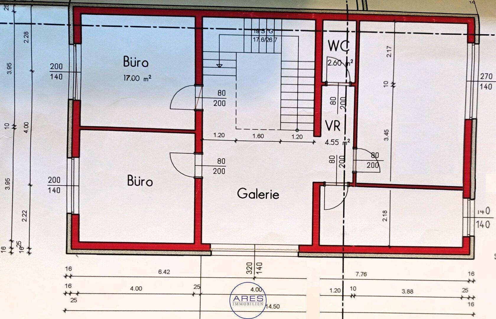 Grundriss des Erdgeschosses mit zwei Büros, einer Galerie und einem WC-Bereich.