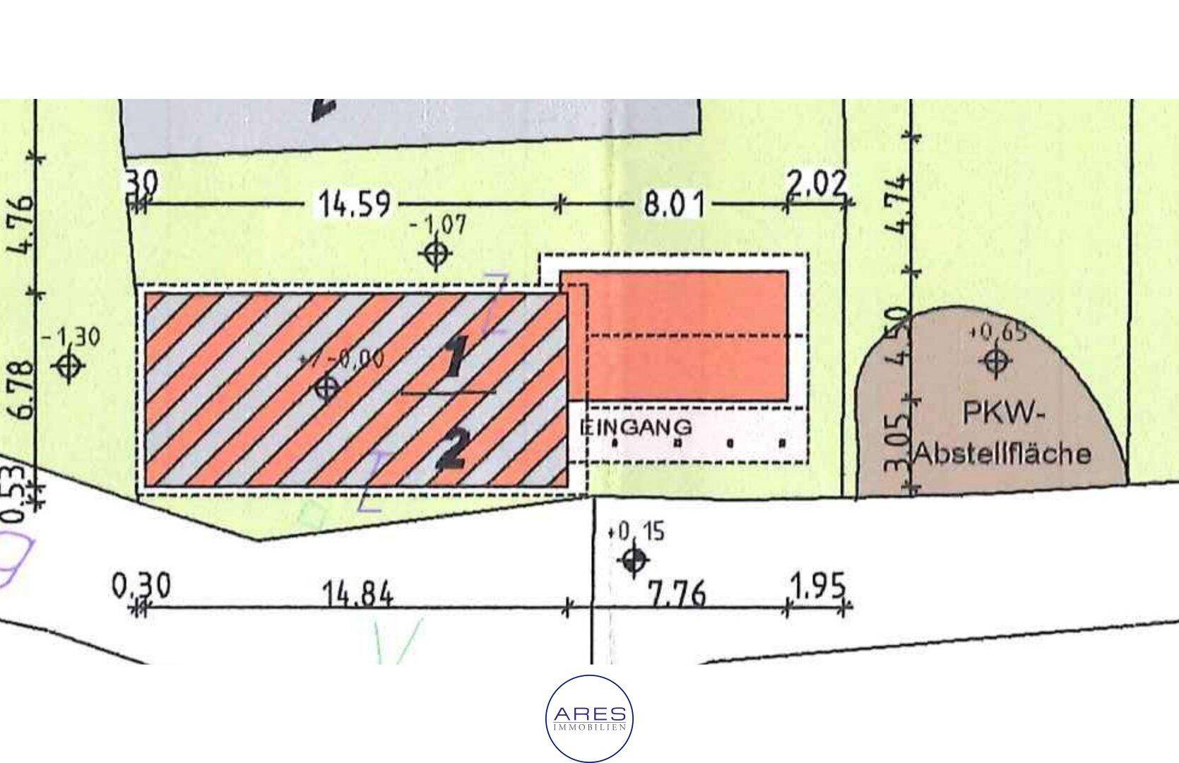 Lageplan des Grundstücks mit Abmessungen und der Position des Gebäudes.