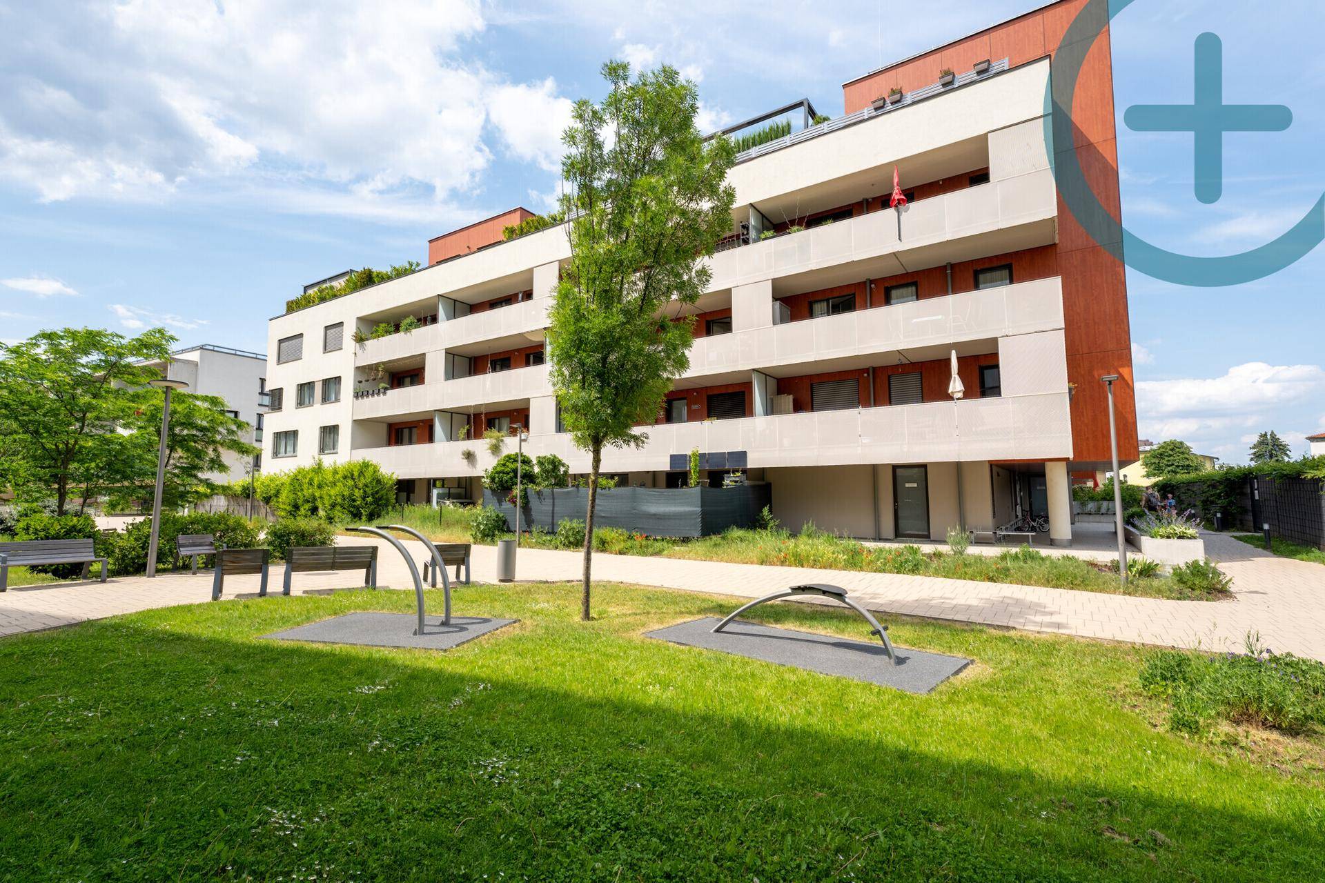 Grundriss einer Wohnung mit Wohnzimmer, Küche, Schlafzimmer und Loggia.
