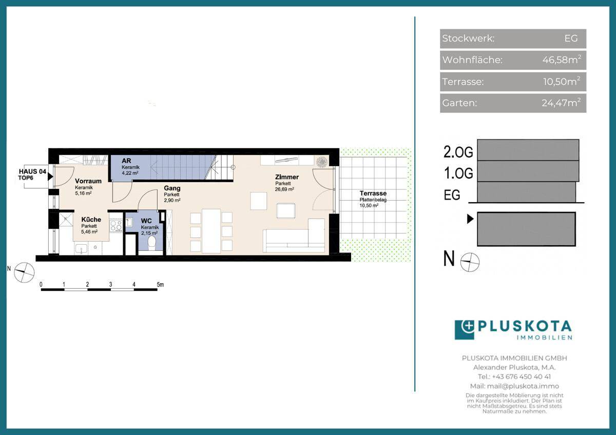 Grundriss des Erdgeschosses mit offener Küche, Wohnbereich und direktem Zugang zur Terrasse.